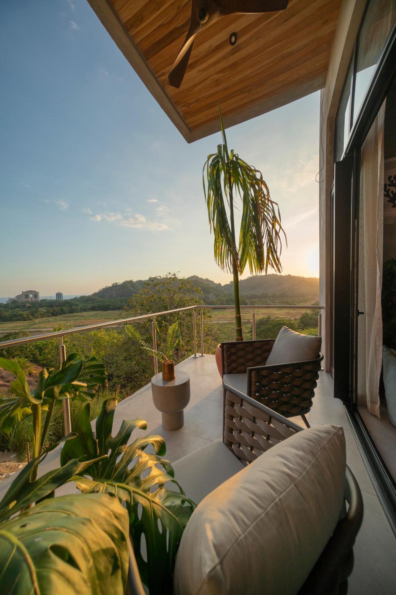 Surf Synergy All-Inclusive Surf Retreat ฆาโก ภายนอก รูปภาพ